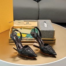 펜디 FENDI 여성 샌들 F334