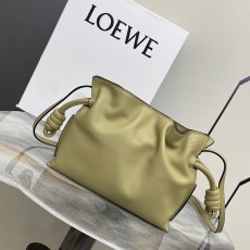 로에베 LOEWE 나파 카프스킨 플라멩코 클러치 LW0160