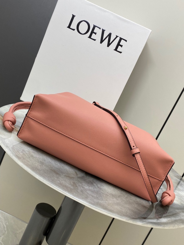 로에베 LOEWE 나파 카프스킨 플라멩코 클러치 LW0163