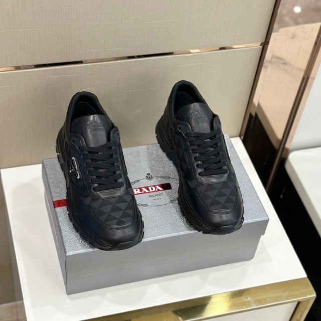 프라다 PRADA 남성 스니커즈 PR105