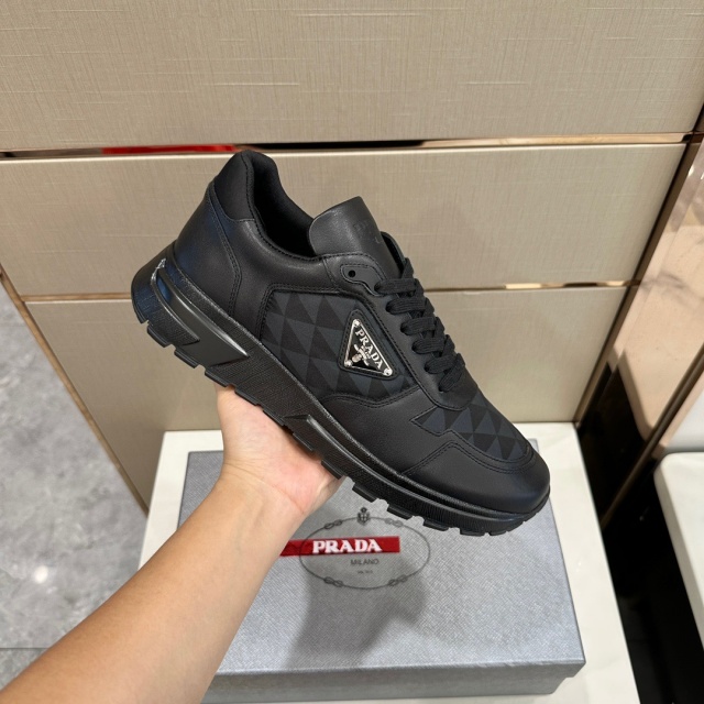 프라다 PRADA 남성 스니커즈 PR105