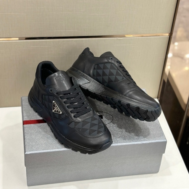 프라다 PRADA 남성 스니커즈 PR105