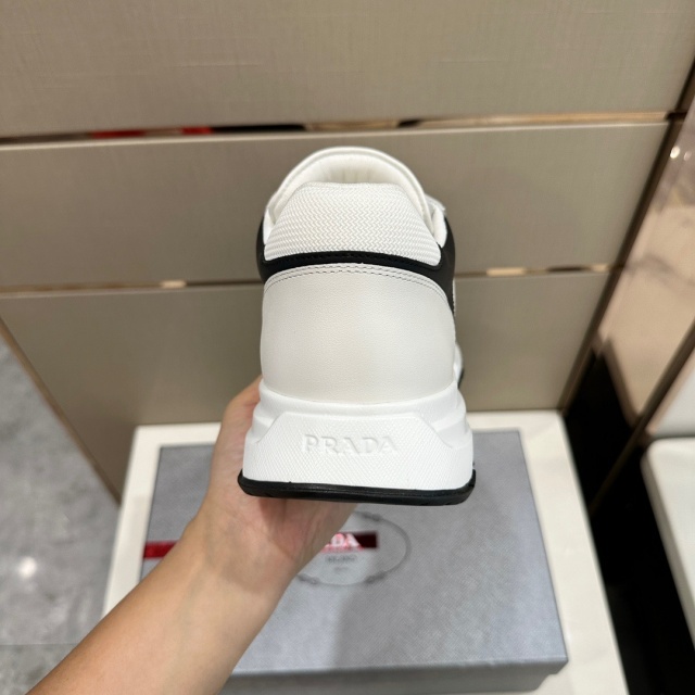 프라다 PRADA 남성 스니커즈 PR106