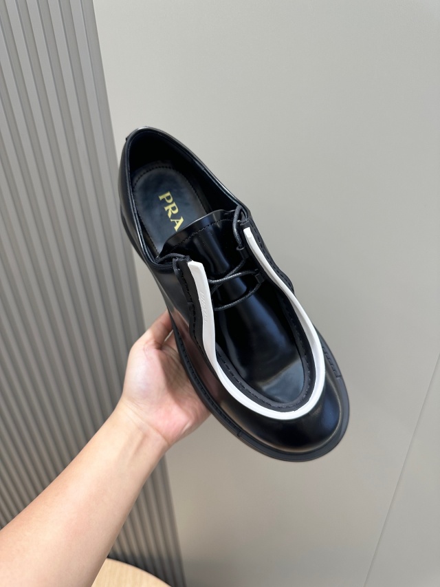 프라다 PRADA 남여공용 로퍼 PR107