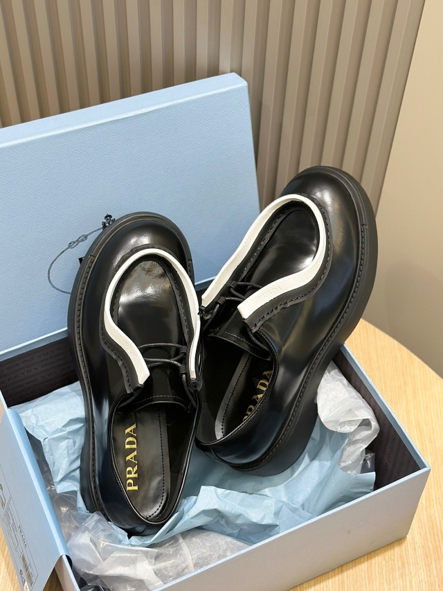 프라다 PRADA 남여공용 로퍼 PR107