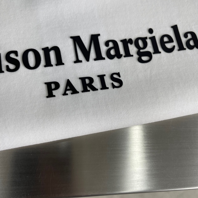 메종 마르지엘라 Maison Margiela 남성 라운드 반팔 MG122