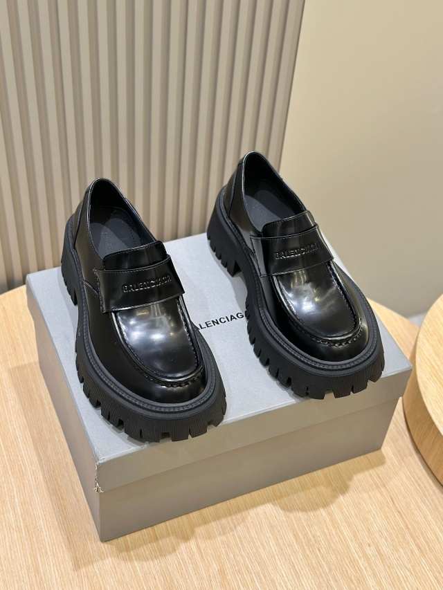 발렌시아가 Balenciaga 남성 로퍼 BG0842