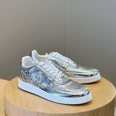 샤넬 CHANEL 남성 스니커즈 C01673