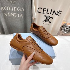 프라다 PRADA 가죽 스니커즈 PR307