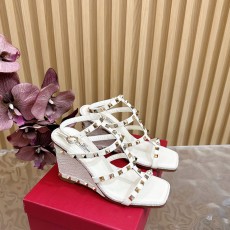발렌티노 VALENTINO 락스터드 웨지힐 샌들 VN1490