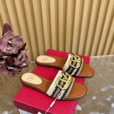 발렌티노 VALENTINO V로고 시그니처 크로셰 자수 슬라이드 샌들 VN1494