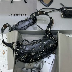 발렌시아가 Balenciaga 여성 크로스백 BC0557