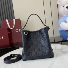 구찌 GUCCI GG 엠블럼 미니 버킷백 ‎815118 GU1396