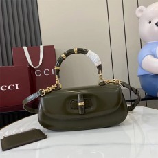 구찌 GUCCI 뱀부 미디엄 827750 GU1398