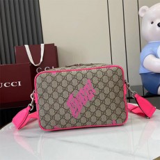구찌 GUCCI 미디엄 프린트 베스트 크로스백 839380 GU1412