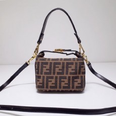 펜디 FENDI 숄더백 FD0686