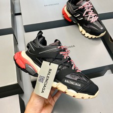 발렌시아가 Balenciaga 남여공용 트랙3.0 스니커즈 BG0599