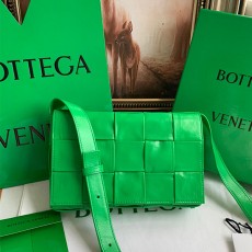 보테가 BOTTEGA VENETA 우븐 카세트 숄더백 667298 BO0653