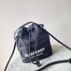 버버리 BURBERRY 포이베 버킷백 BB0842