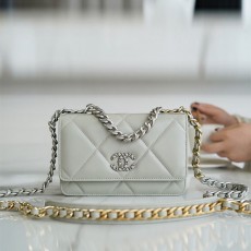 샤넬 CHANEL 램스킨 19 WOC 체인백 C2333