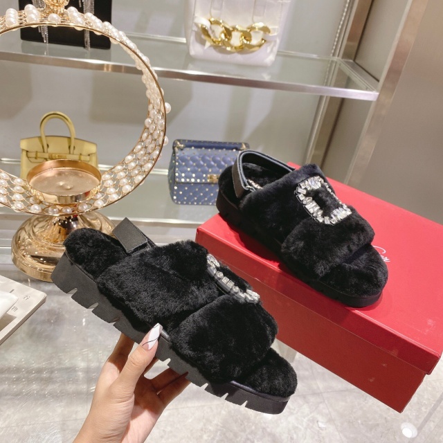 로저비비에 ROGER VIVIER 여성 퍼 샌들 RV159