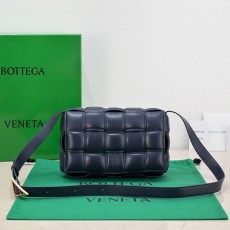 보테가 BOTTEGA VENETA 여성 카세트백 BO0882