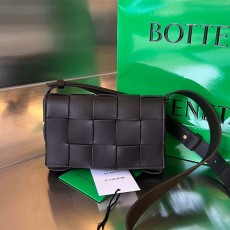 보테가 BOTTEGA VENETA 베네타 카세트 숄더백 BO0909