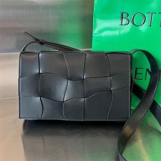 보테가 BOTTEGA VENETA  여성 카세트 크로스백 755161 BO0937